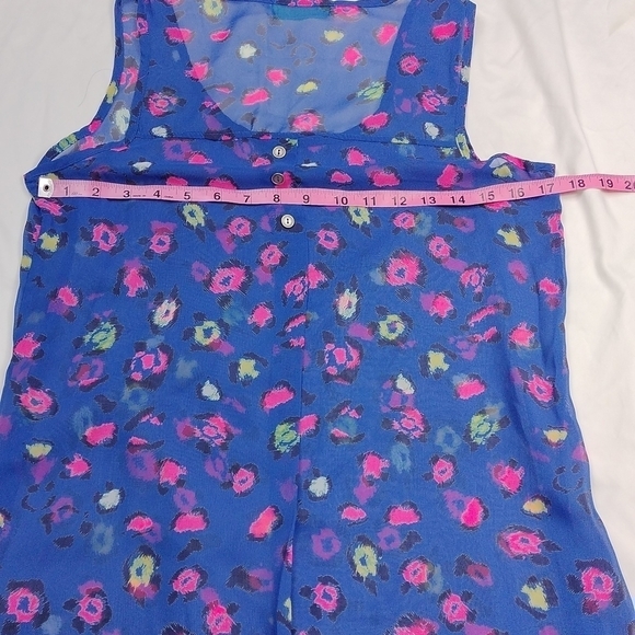 Chris & Carol women's animal print, medium sized, sheer sleeveless top - Picture 9 of 10
